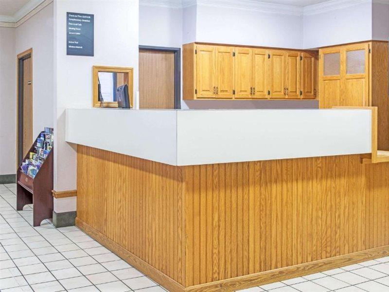 Super 8 By Wyndham Richfield Cleveland Hotel Екстериор снимка