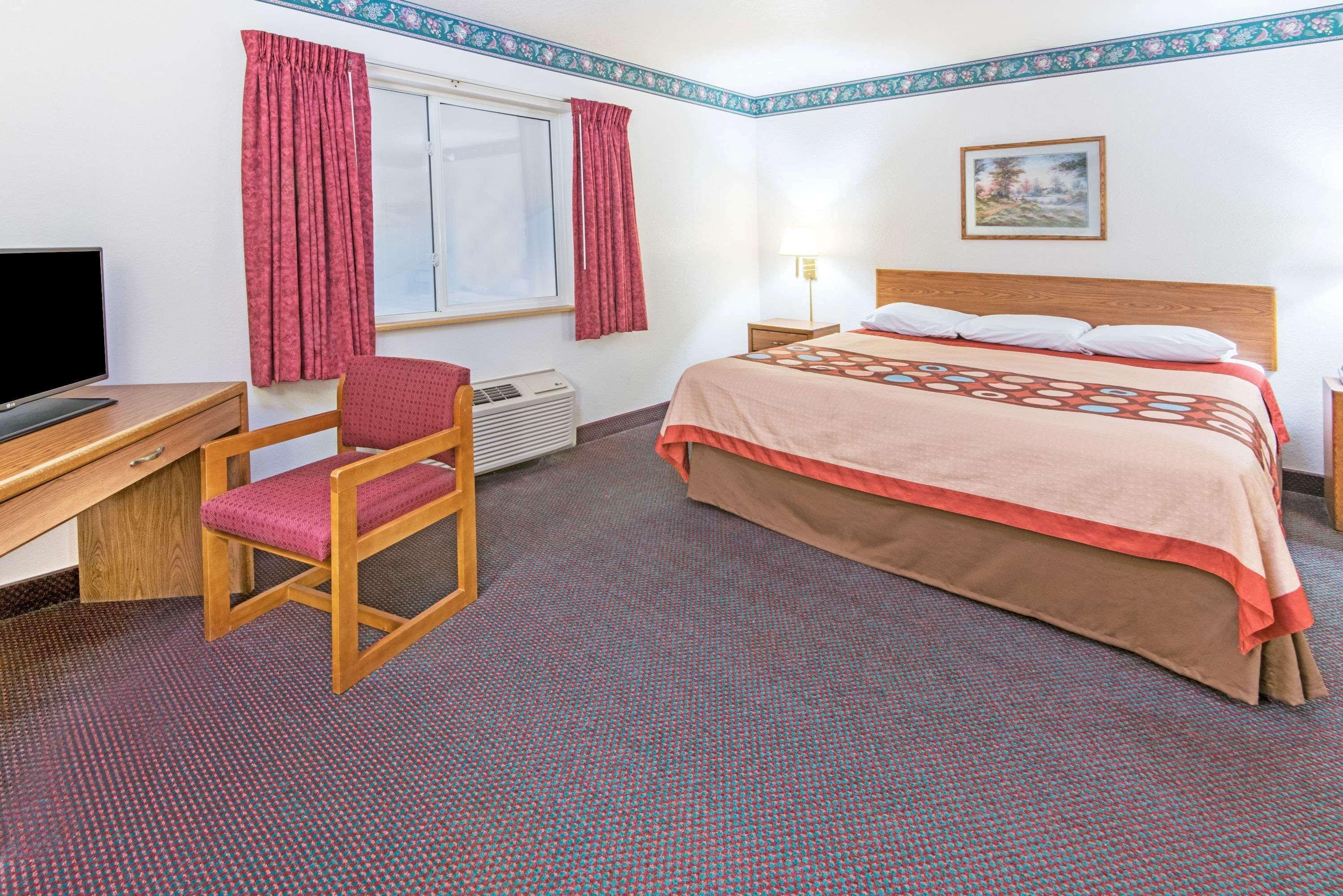 Super 8 By Wyndham Richfield Cleveland Hotel Екстериор снимка