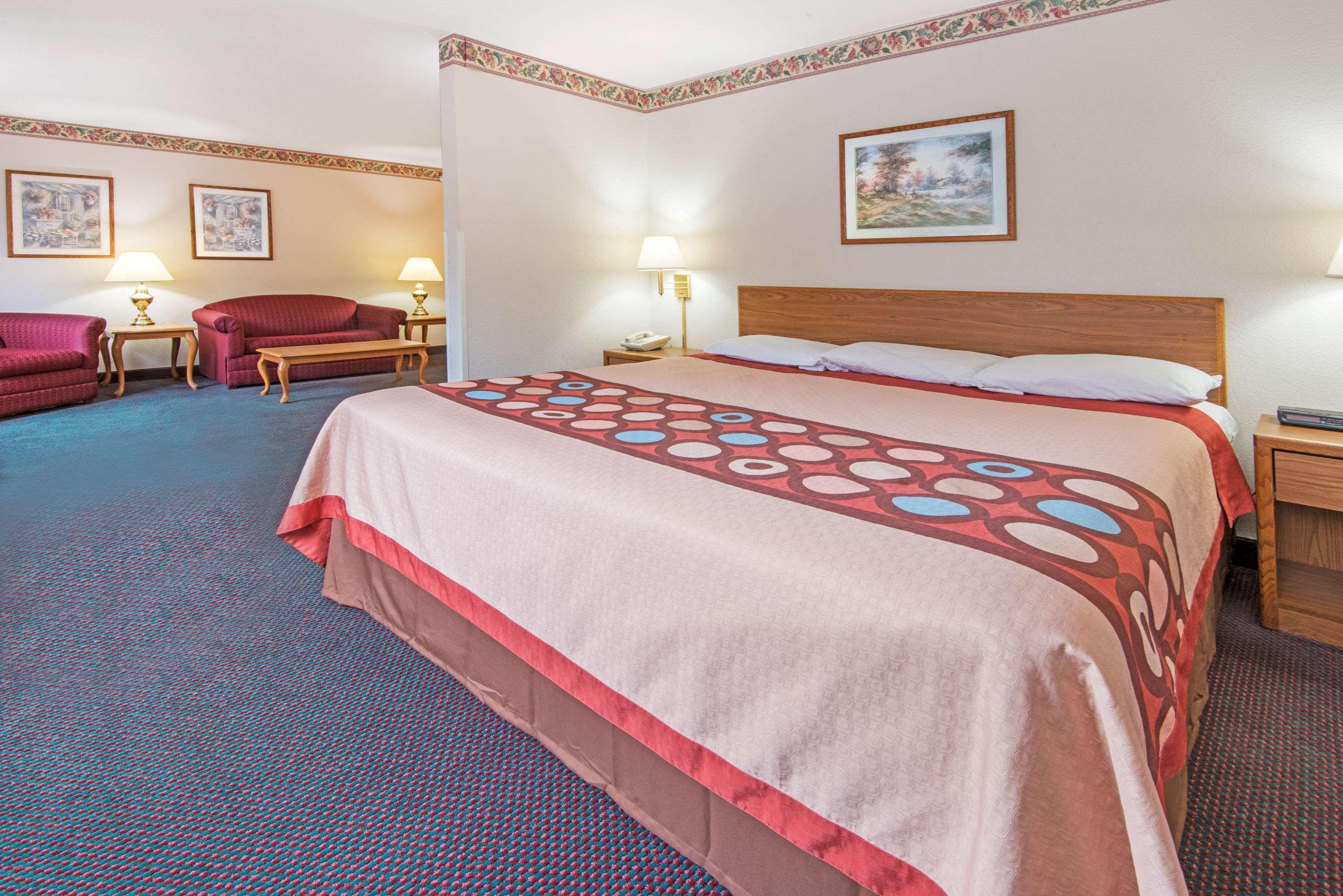 Super 8 By Wyndham Richfield Cleveland Hotel Екстериор снимка