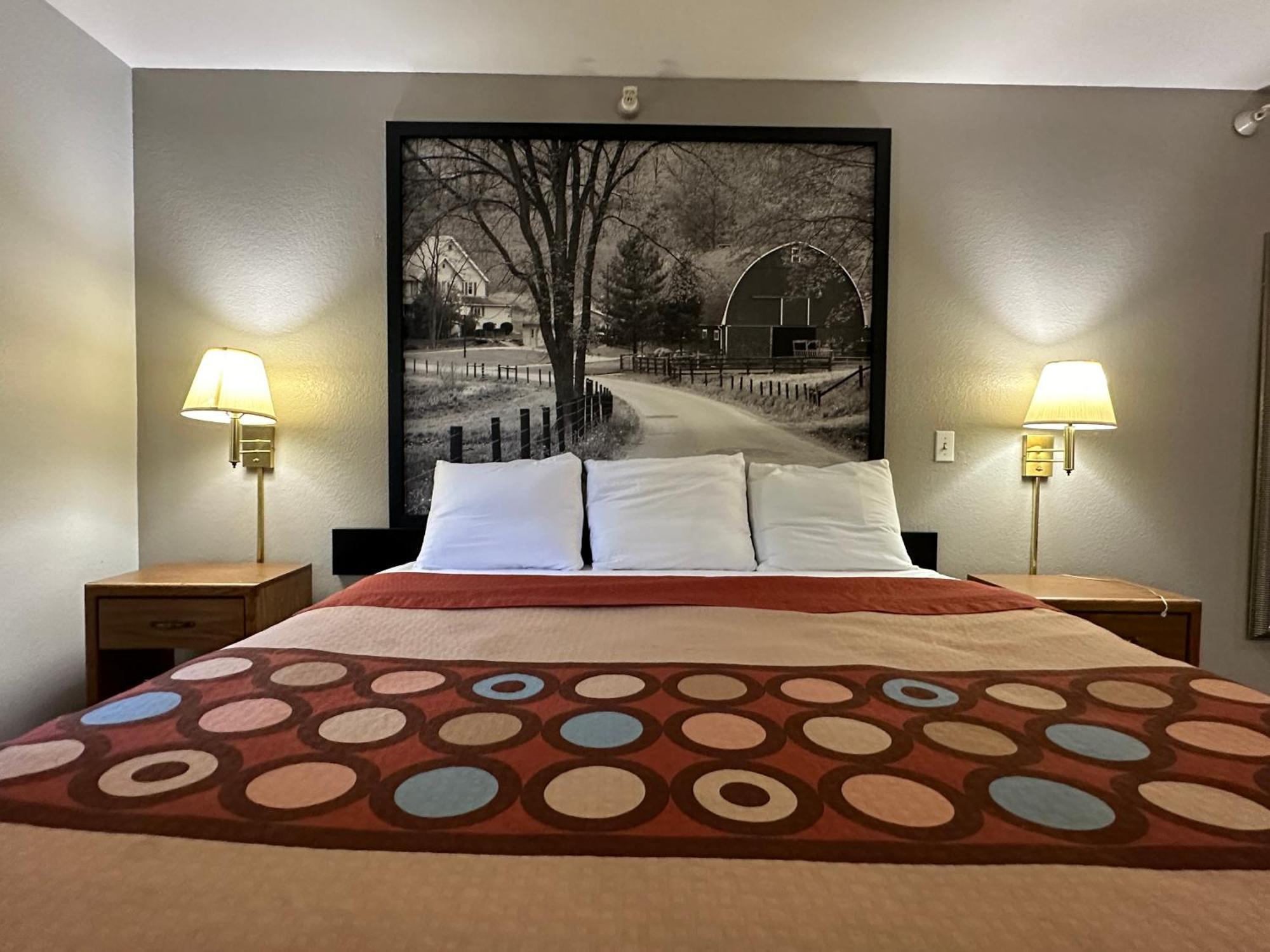 Super 8 By Wyndham Richfield Cleveland Hotel Екстериор снимка