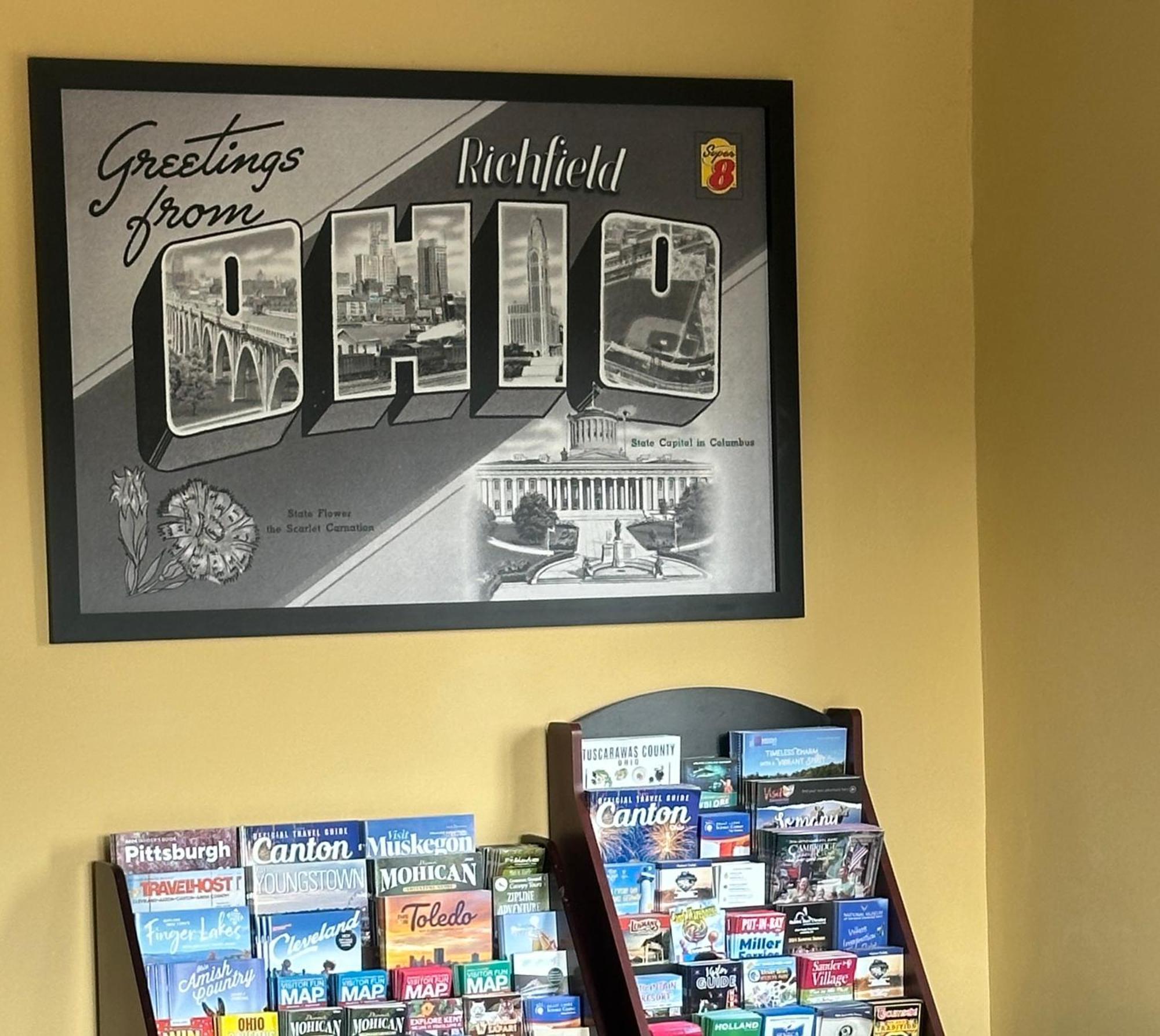 Super 8 By Wyndham Richfield Cleveland Hotel Екстериор снимка