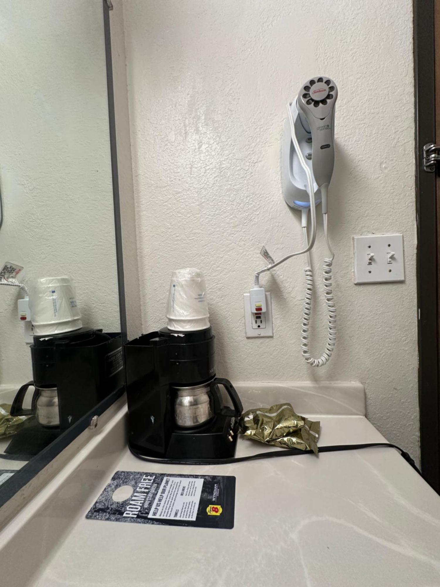 Super 8 By Wyndham Richfield Cleveland Hotel Екстериор снимка