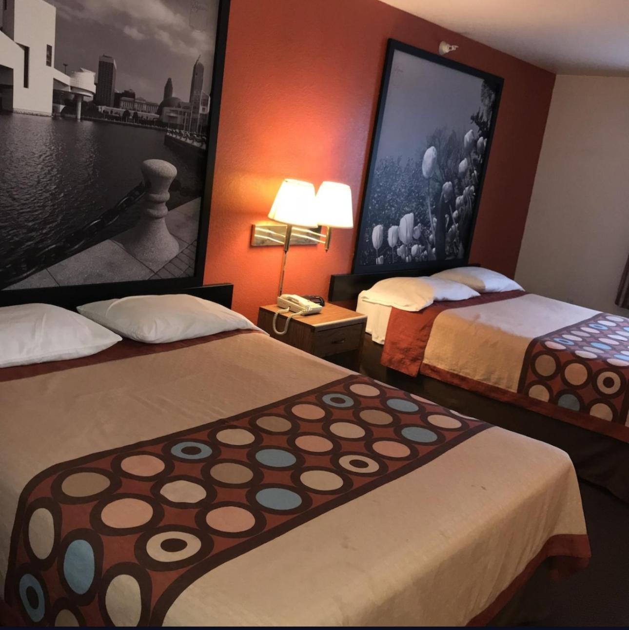 Super 8 By Wyndham Richfield Cleveland Hotel Екстериор снимка