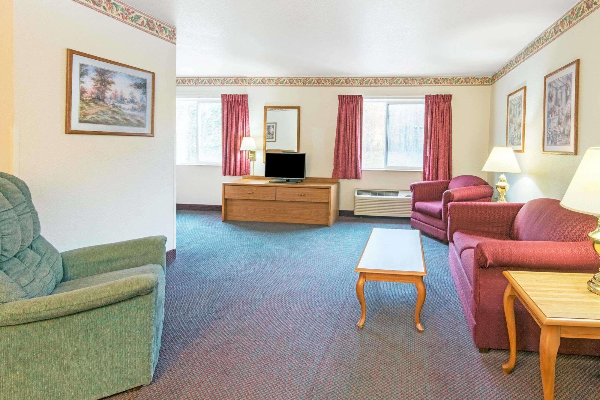 Super 8 By Wyndham Richfield Cleveland Hotel Екстериор снимка